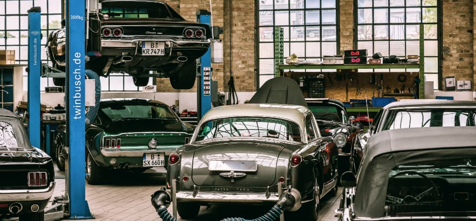 oldtimer-in-garage