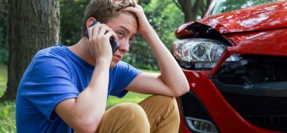 30% meer jongeren betrapt op rijden zonder rijbewijs: wat doen verzekeraars bij schade?