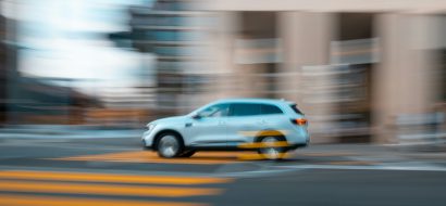 Autoschade door een onbekende dader? Zo krijg je tóch een vergoeding