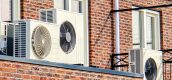 airco op het dak van een huis
