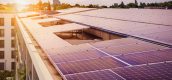 Zonnepanelen op een appartementen complex