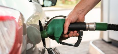 Tanken iets duurder, maar nog steeds goedkoper dan vorig jaar