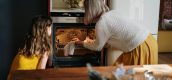 Eten in de oven zetten