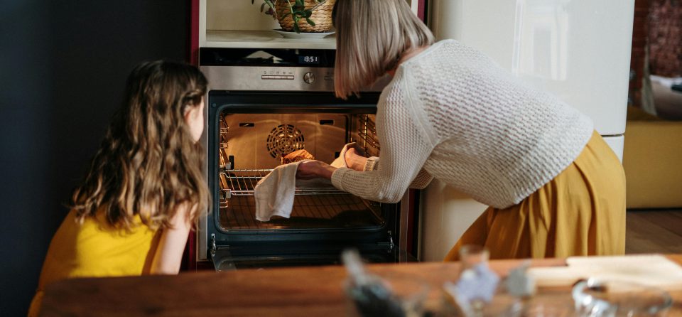 Eten in de oven zetten