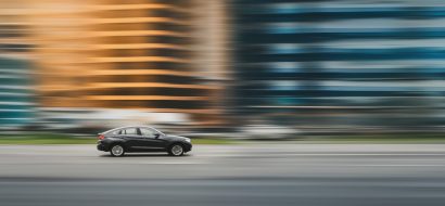 Premie autoverzekeringen stabiel: tijdelijke meevaller of begin van een trend?